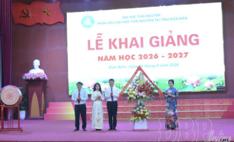 Đồng chí Lò Thị Luyến dự Lễ khai giảng Phân hiệu Đại học Thái Nguyên tại Điện Biên